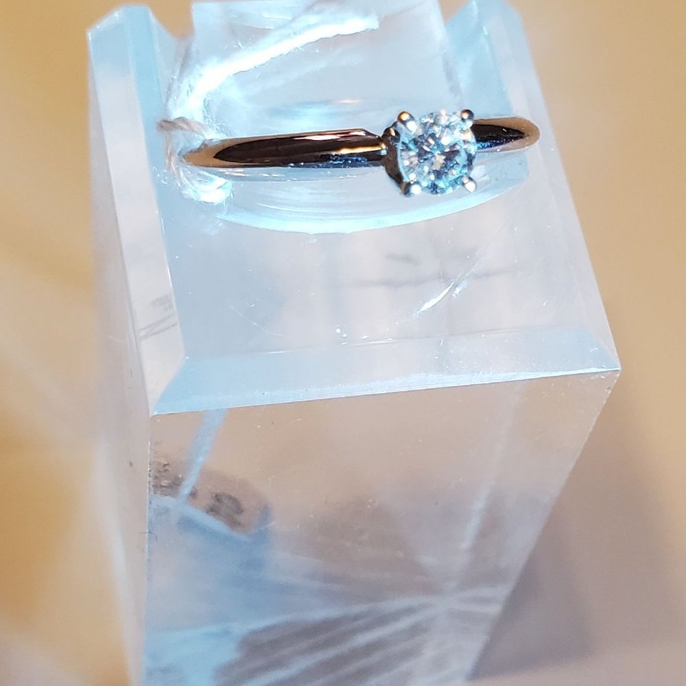 Brand new  14K white gold Solitaire diamond engage - Picture 4 of 7